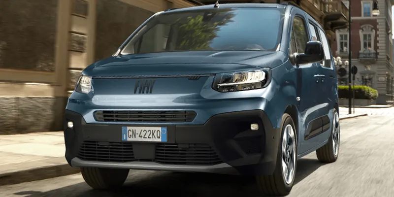 Fiat E-Doblo Panorama (M1) Maxi Premio 50 kWh 100kW (136 Hp)